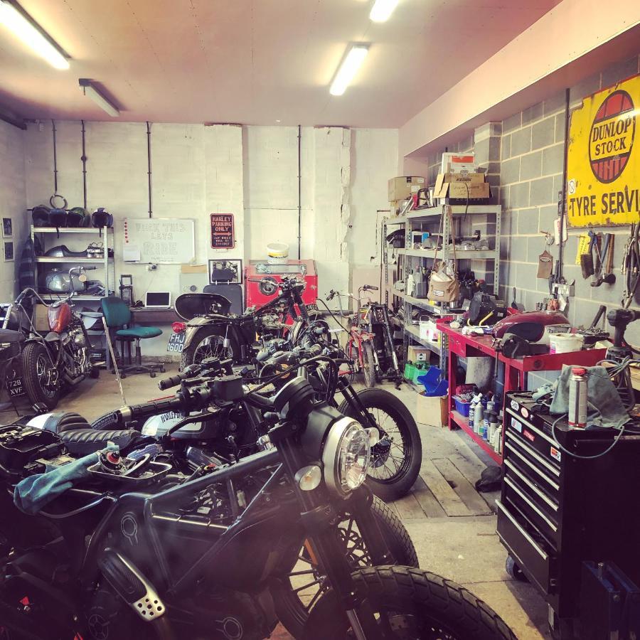 Union Road Moto Velo Accommodation Crediton Exterior photo
